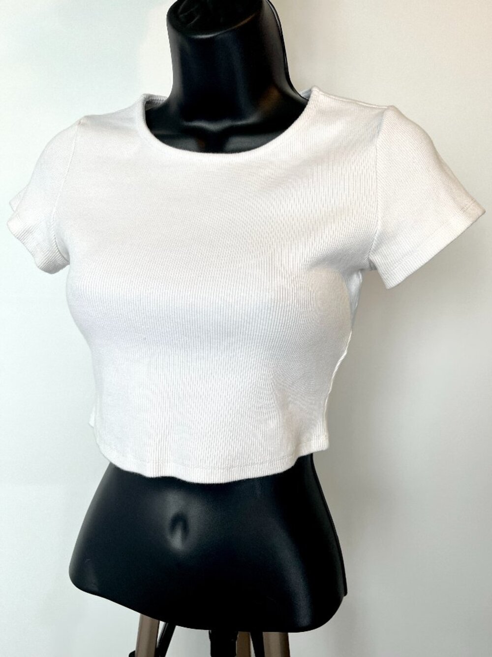 Princess Polly Classic Cropped Ribbed Baby Tee White Size 2